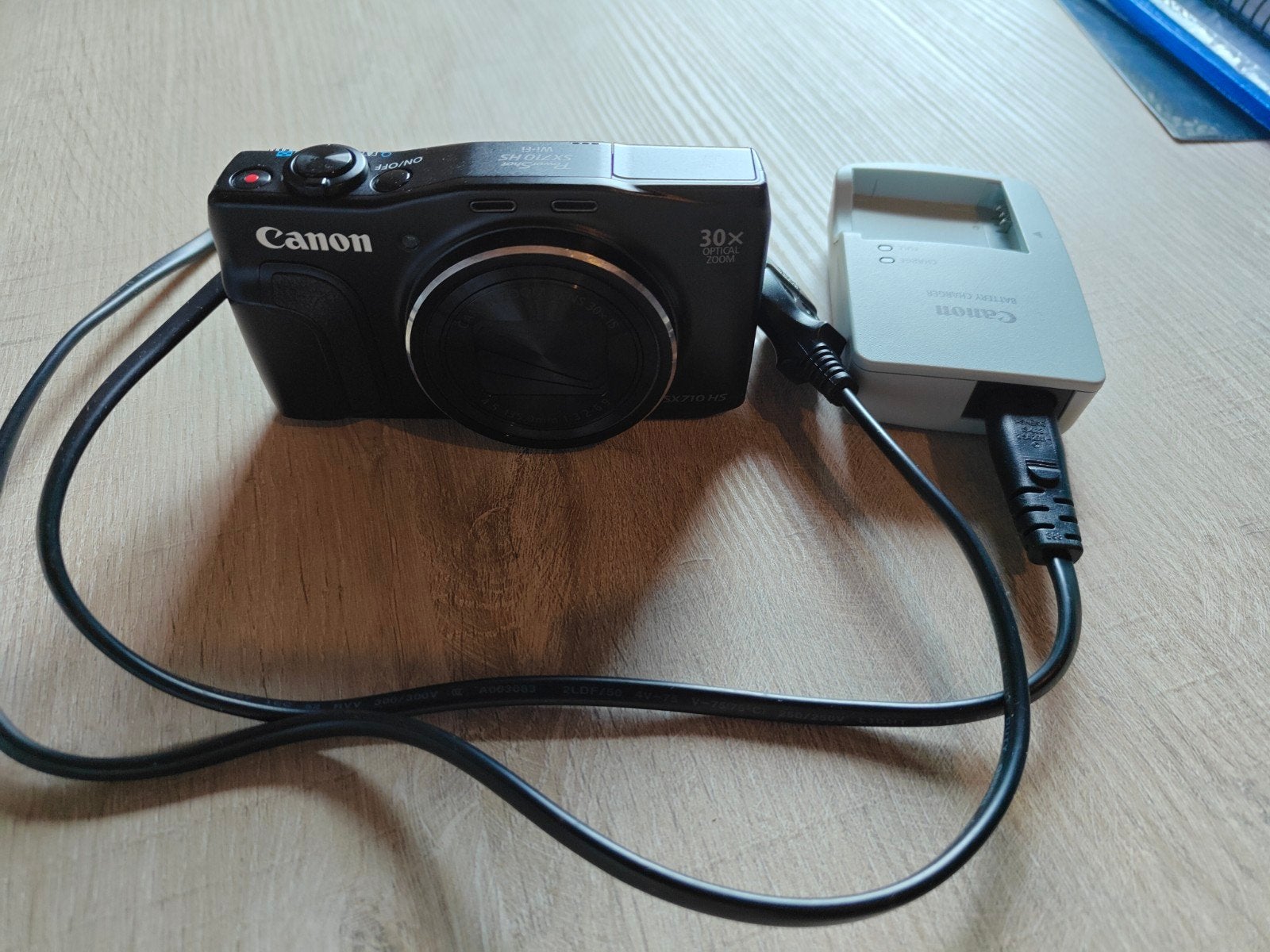 Canon powershot sx710 hs, Accu, Canon, Ophalen of Verzenden, Zo goed als nieuw