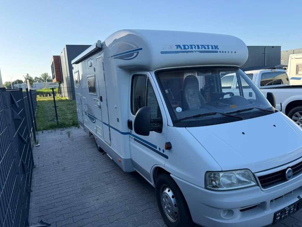 Adria Coral 660 SL – Bouwjaar 2006, Caravans en Kamperen, Luifel, Achteruitrijcamera, Ringverwarming, Fiat