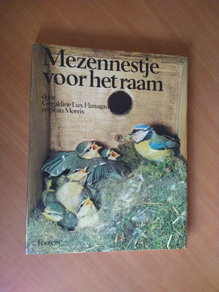 Mezennestje voor het raam. Flanagan, Geraldine Lux, Ophalen of Verzenden, Zo goed als nieuw, Honden