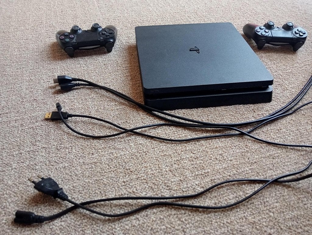 PlayStation 4 Slim met 2 controllers, Spelcomputers en Games, Spelcomputers | Sony PlayStation 4, Met 2 controllers, Ophalen of Verzenden