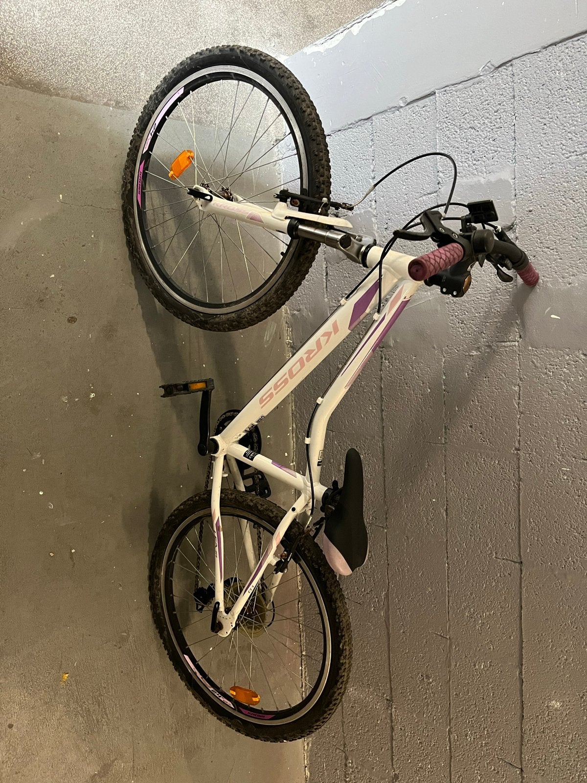 Kross Meisjesfiets 24 inch - Wit/Paars, Ophalen, Velgrem, Handrem, Gebruikt