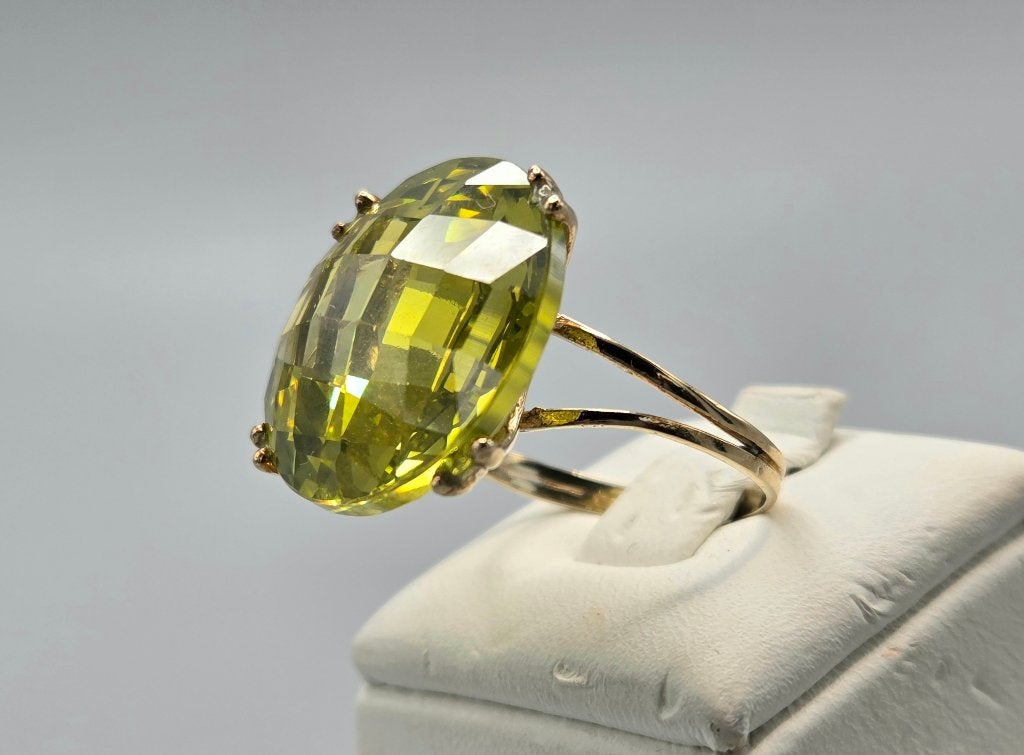 Gouden Vintage ring edelsteen geel groene citrien. Nr: 30, 18 tot 19, Ophalen of Verzenden, Zo goed als nieuw, Met edelsteen