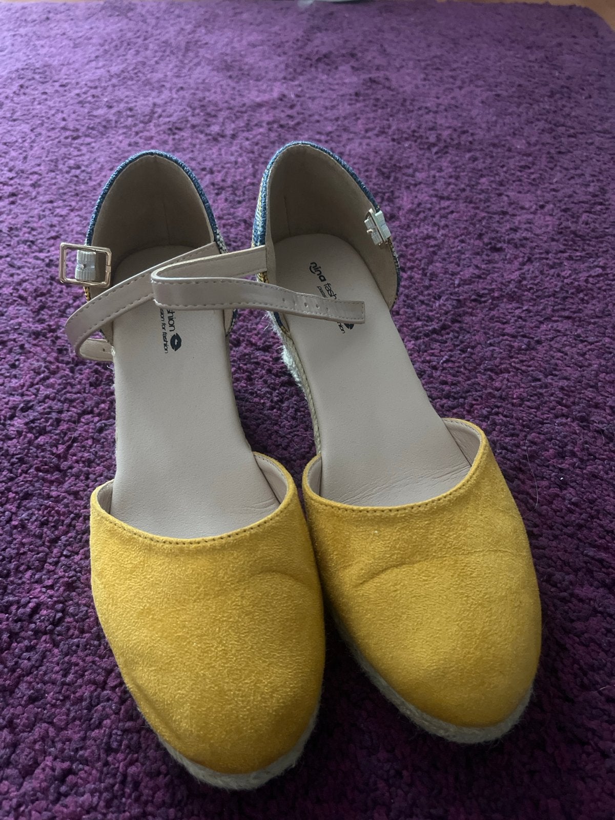 Gele espadrilles met sleehak - Maat 40, Kleding | Dames, Schoenen, Ophalen of Verzenden, Zo goed als nieuw, Geel, Espadrilles of Moccasins
