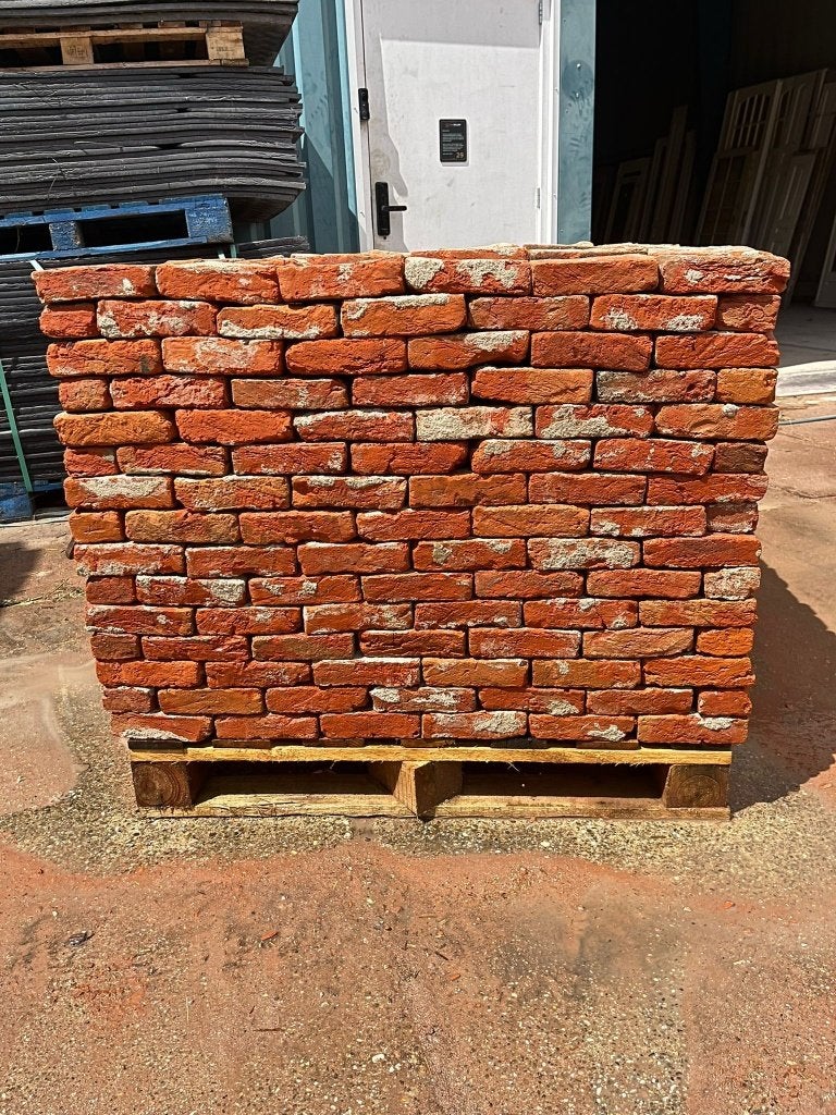 Oude rode handvorm stenen 17x4.5 1.800M2 van ÉÉN partij!!