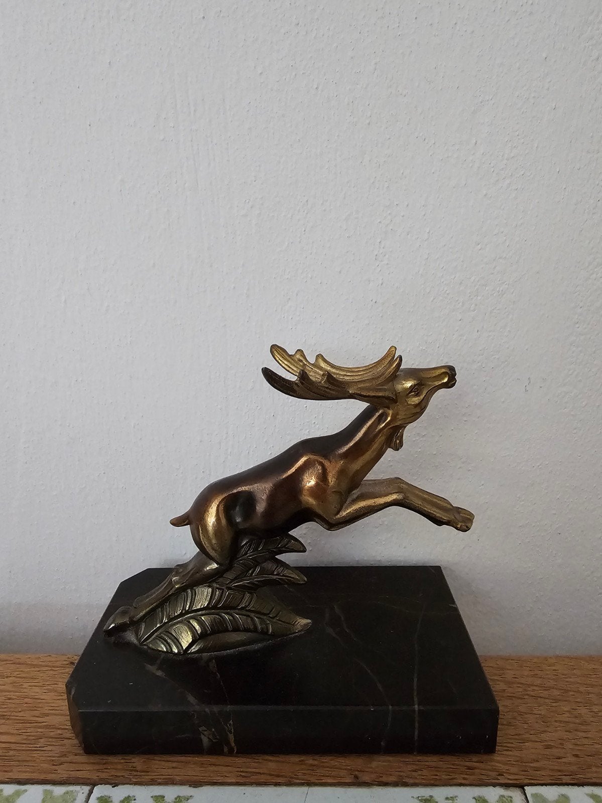 Art-deco bronzen hert op marmeren sokkel, Minder dan 20 cm, Art deco, Ophalen of Verzenden, Zoogdier