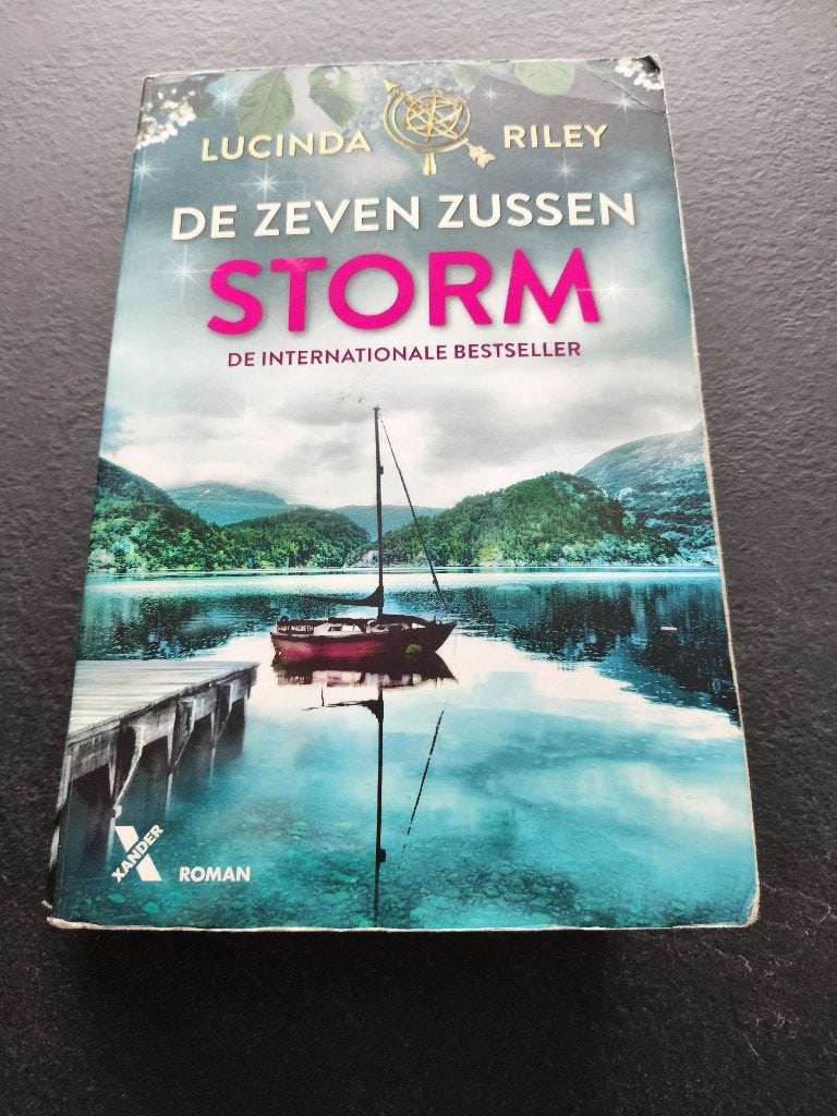 Lucinda Riley De Zeven Zussen Storm in nette staat, Boeken, Ophalen of Verzenden, Zo goed als nieuw, Lucinda Riley