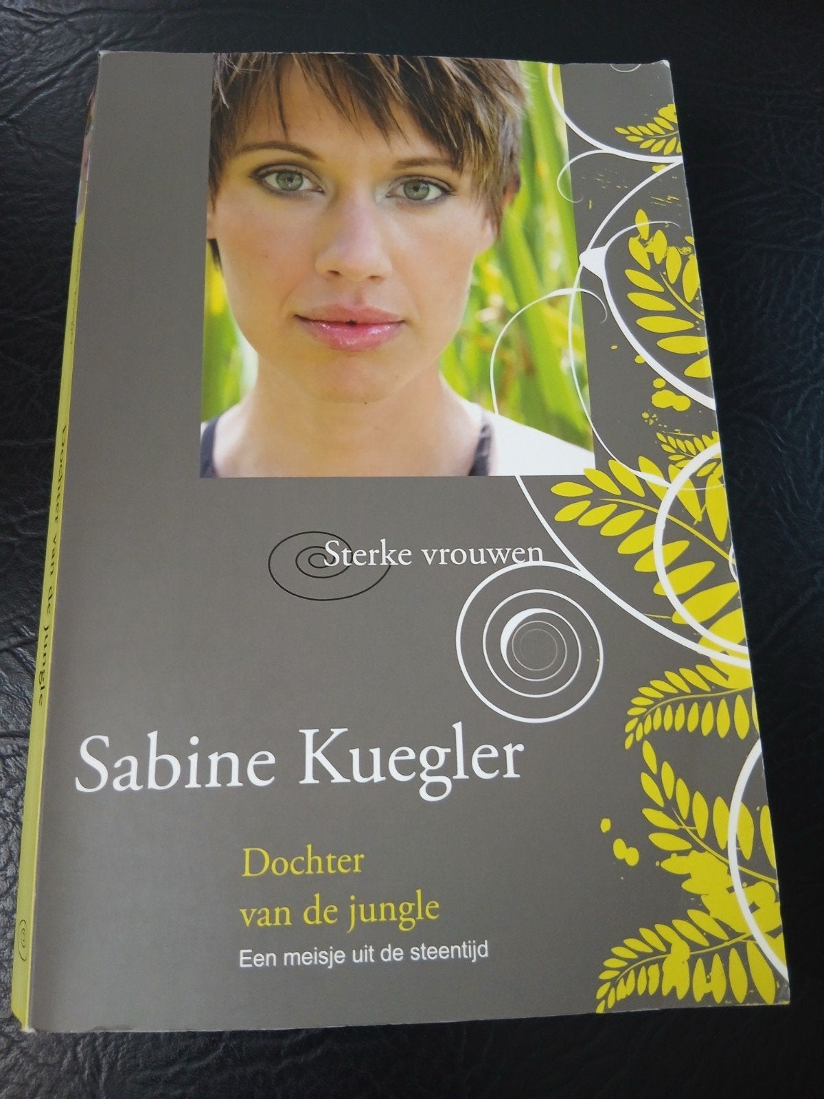 Dochter van de jungle - Sabine Kuegler, Ophalen of Verzenden, Sabine Kuegler, Nederland