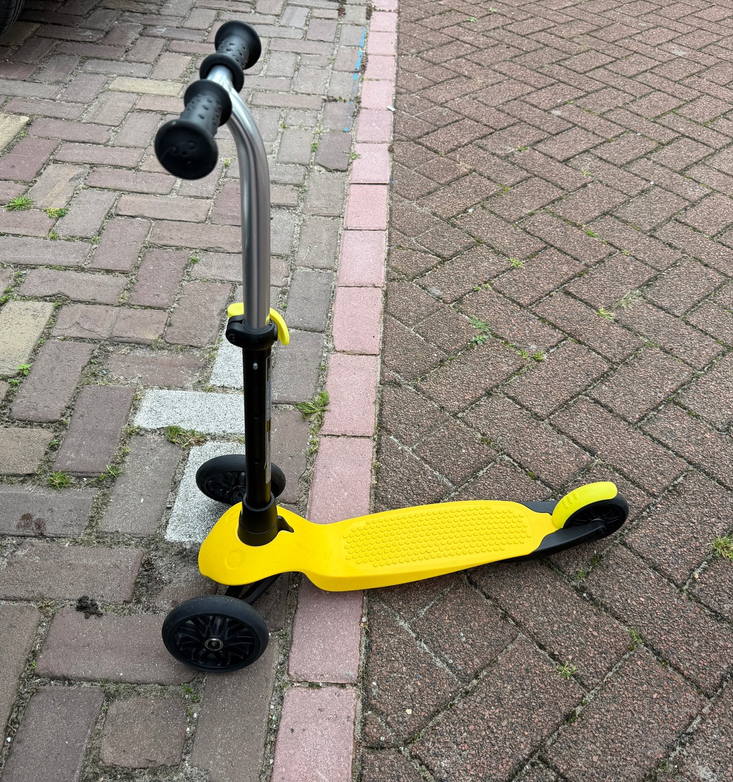 Gele kinderstep met 3 wielen - zo goed als nieuw, Ophalen of Verzenden, Gebruikt, Gewone step
