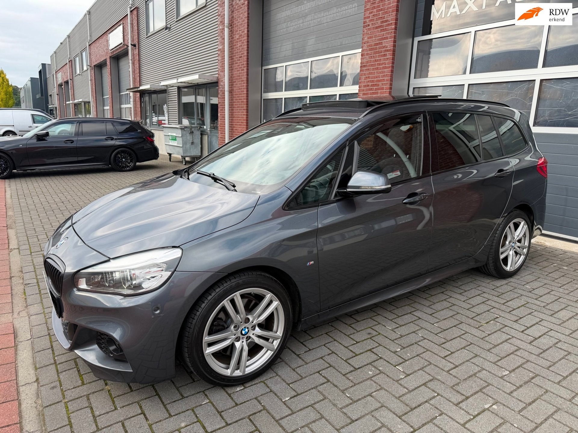 BMW 2-serie Gran Tourer 220i 7p. M-Sport LED HUD Pano Camera, Auto's, Automaat, Gebruikt, Zwart, 2-Serie Gran Tourer