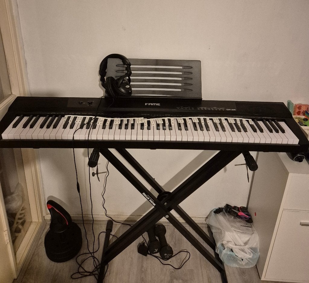 Keyboards piano Nieuw, Overige aantallen, Zo goed als nieuw, Met standaard, Ophalen