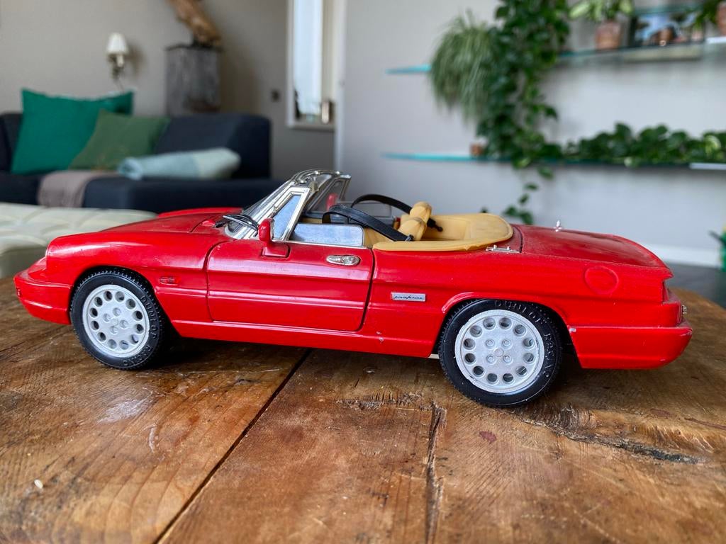 Rode Alfa Romeo Spider modelauto, Ophalen of Verzenden, Zo goed als nieuw, Auto, Overige merken