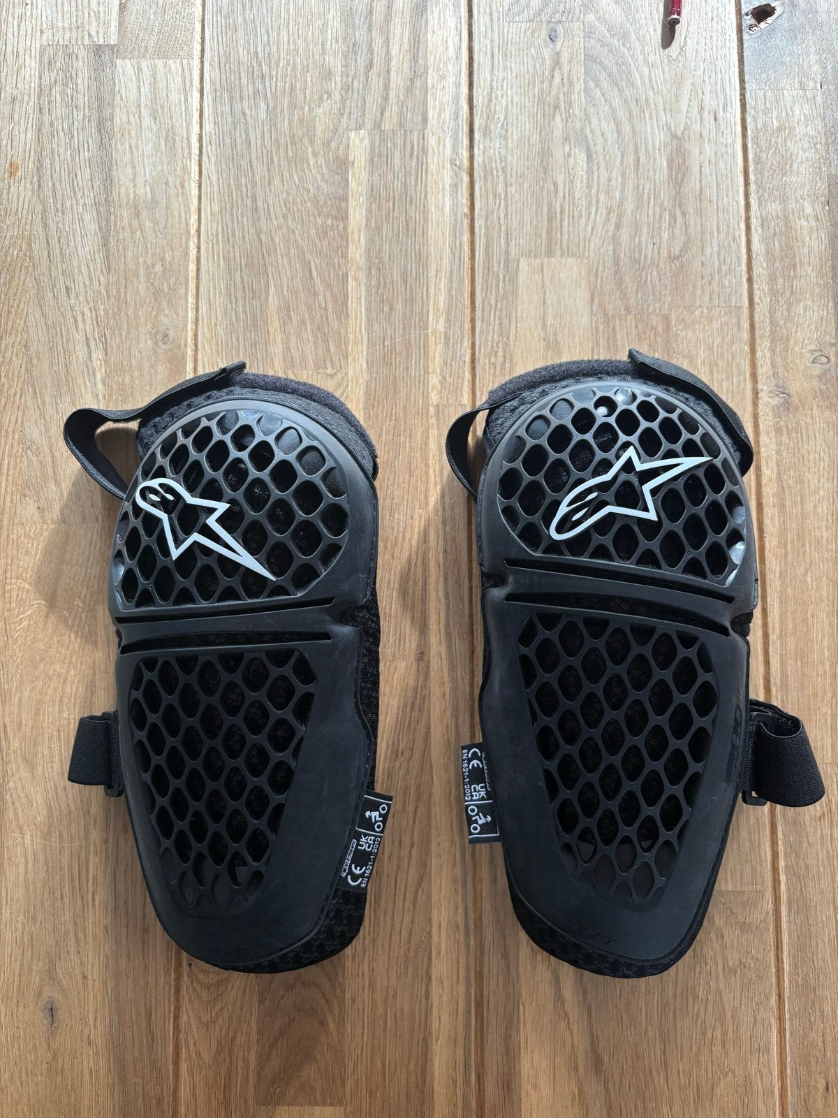 Alpinestars Bionic Plus Kniebeschermers S/M, Motoren, Kleding | Motorkleding, Ophalen of Verzenden, Tweedehands