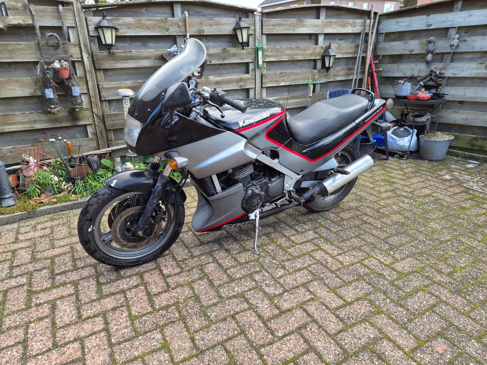 schuurvondst kawasaki gpz 500s met nl. kenteken, Motoren, Ophalen
