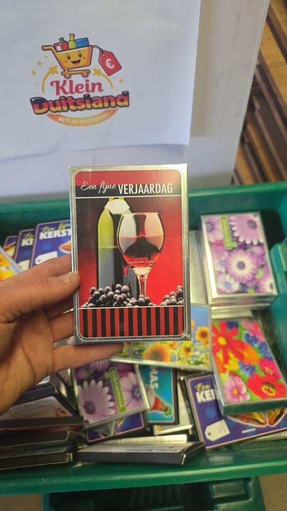 Krat met wenskaarten, Verzenden