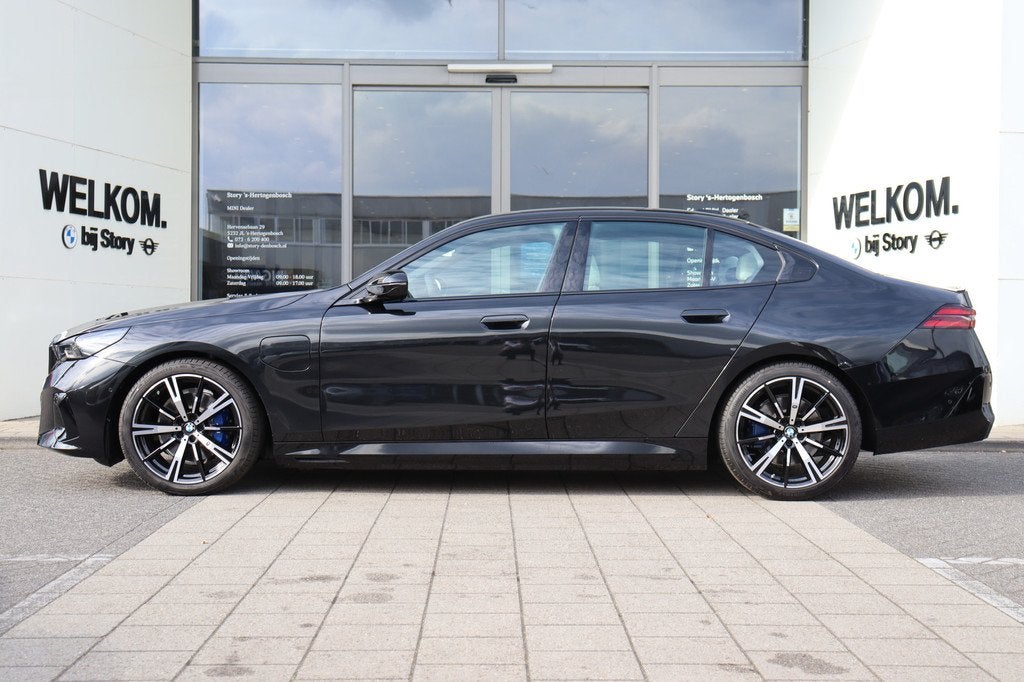 BMW 5 Serie 530e M Sport Automaat / Trekhaak / Achteruitrijc, Automaat, 1998 cc, Achterwielaandrijving, 4 cilinders