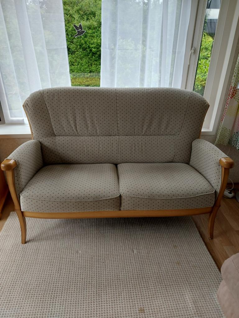 Comfortabele 2-zits bank voor ouderen - stof, hoge rug, Ophalen, Gebruikt, Tweepersoons, 75 tot 100 cm