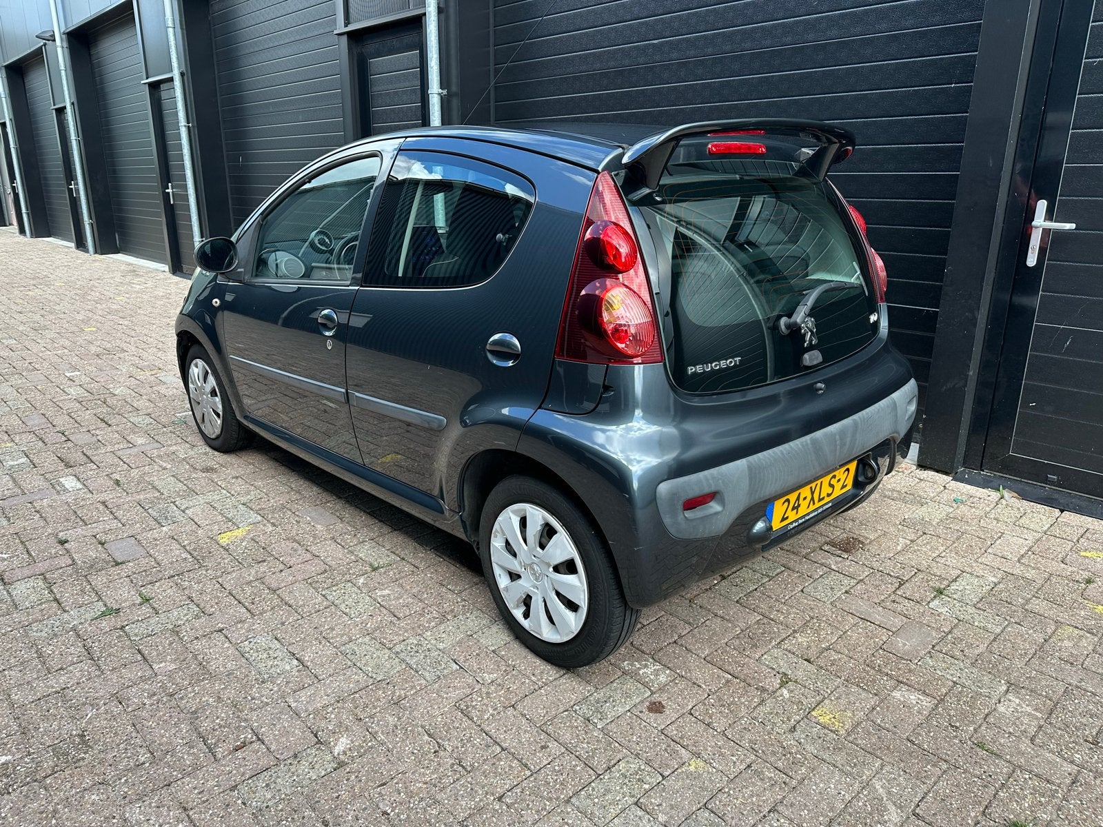 Peugeot 107 1.0 12V 5DR 2012 Grijs, Ophalen, Handgeschakeld, Zilver of Grijs, 998 cc