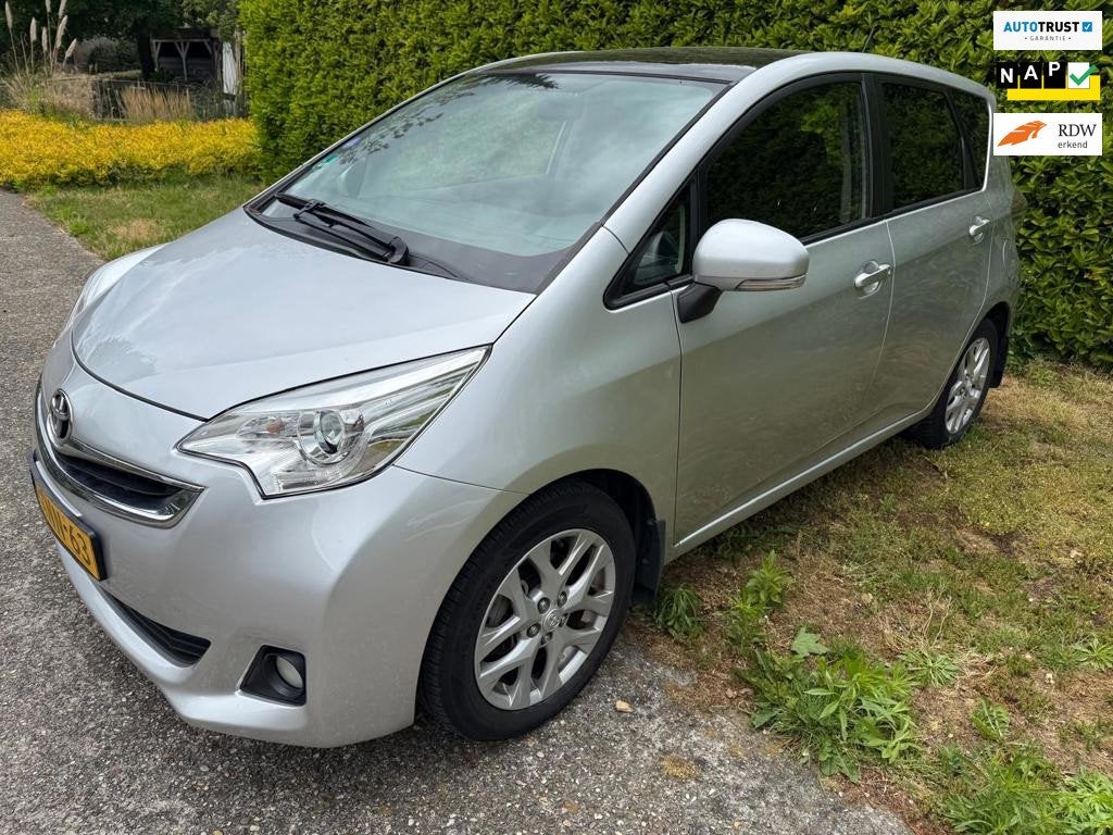 Toyota Verso-S 1.3 VVT-i Trend Automaat! Panaromadak!, Auto's, Toyota, Euro 5, Gebruikt, 4 cilinders, Bedrijf