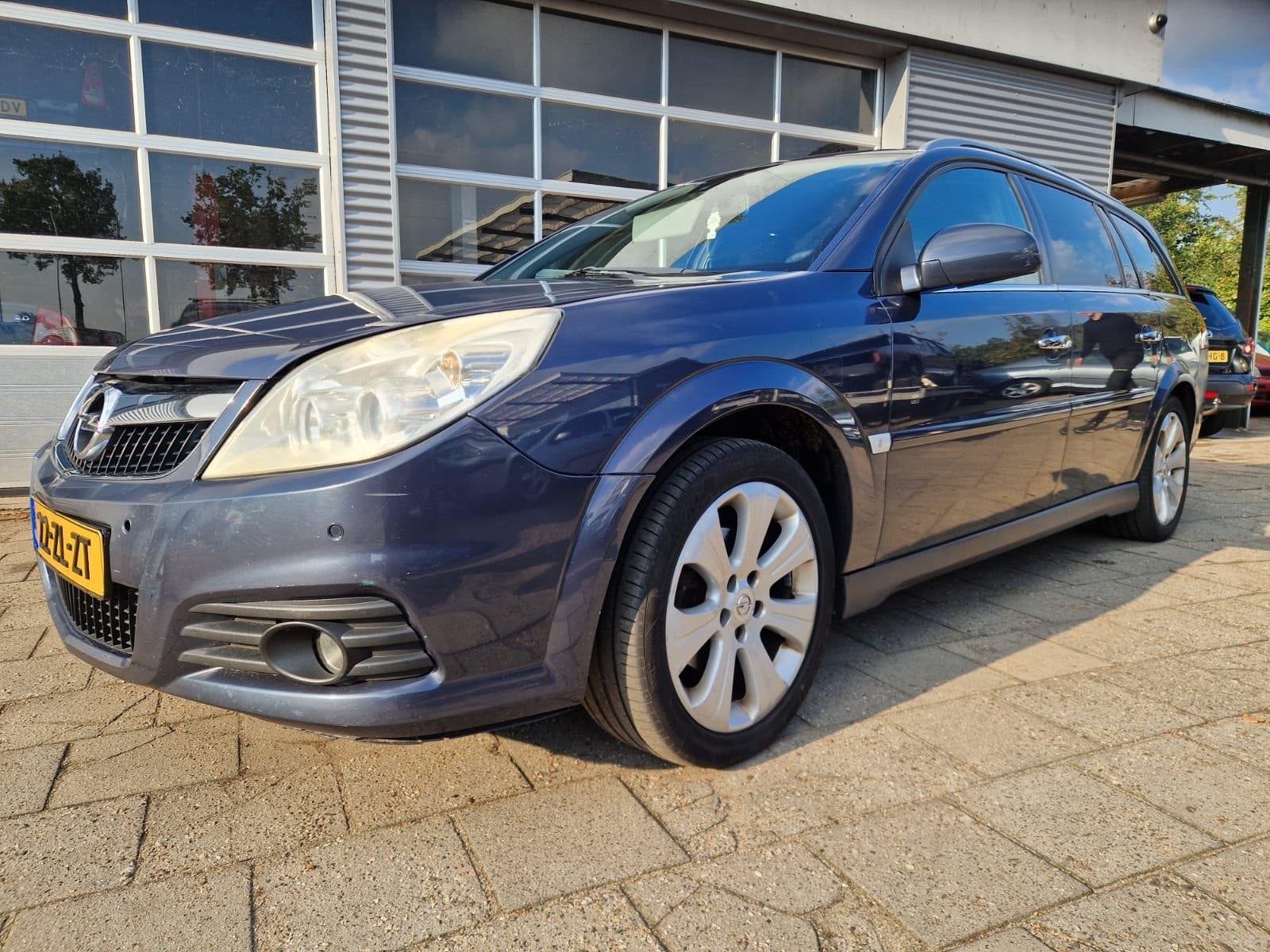 Opel Vectra Wagon 1.8-16V Executive ( EXPORT), Auto's, Opel, Gebruikt, Zwart, 4 cilinders, 1796 cc