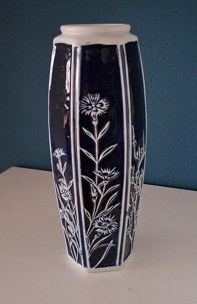 Mooie grote blauw/witte Aziatische vaas met bloemen, Blauw, Aardewerk of Porselein, Ophalen of Verzenden, Zo goed als nieuw