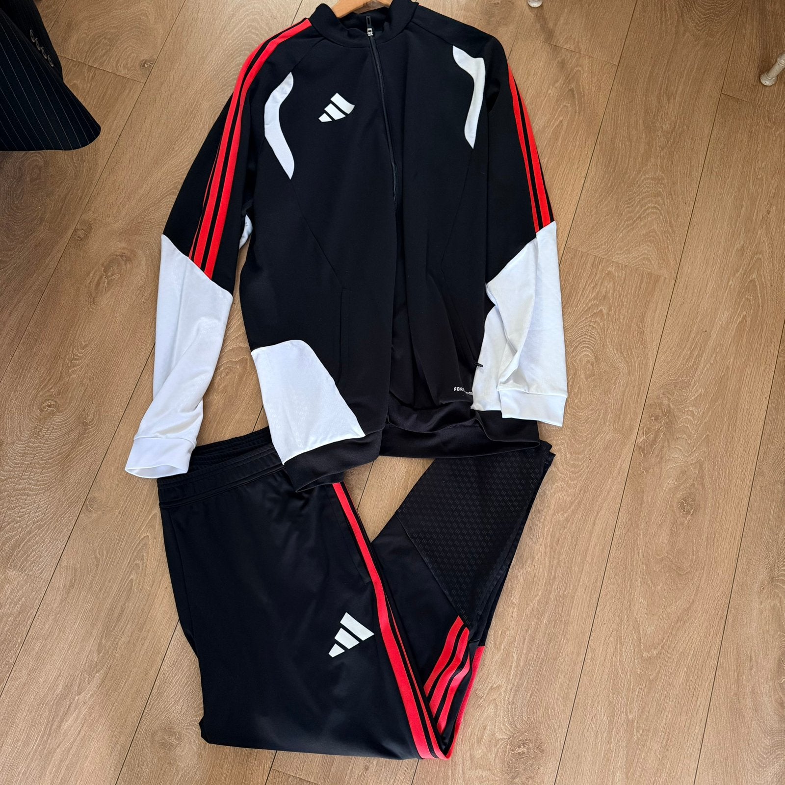 Adidas trainingspak, Zwart, Overige maten, Ophalen of Verzenden, Zo goed als nieuw