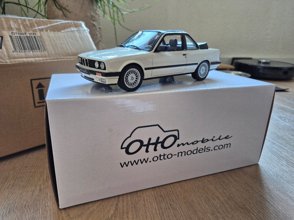 Ottomobile OT1097 BMW E30 325i TC2 Baur Alpineweiss 1:18, Hobby en Vrije tijd, Modelauto's | 1:18, Ophalen of Verzenden, Zo goed als nieuw