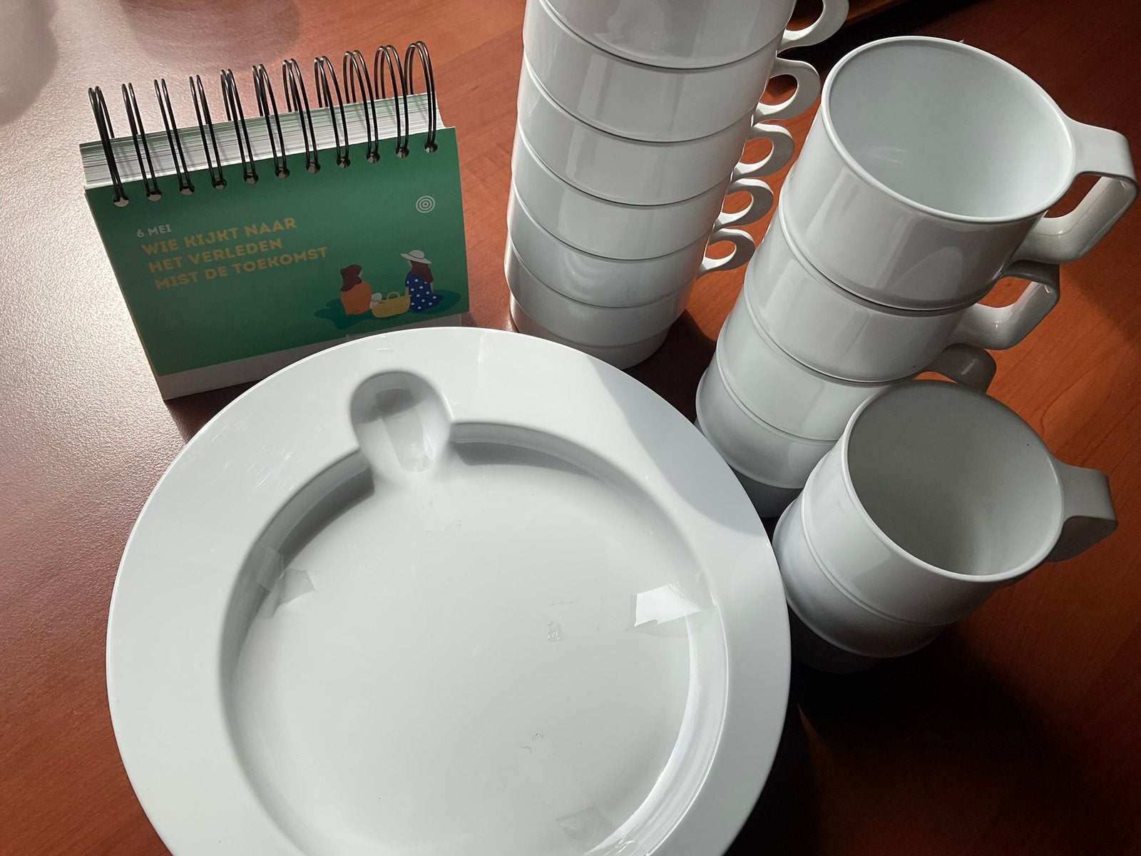 6 persoons/18 delig wit kunststof ( kampeer) servies, Kunststof, Ophalen of Verzenden, Zo goed als nieuw, Overige stijlen