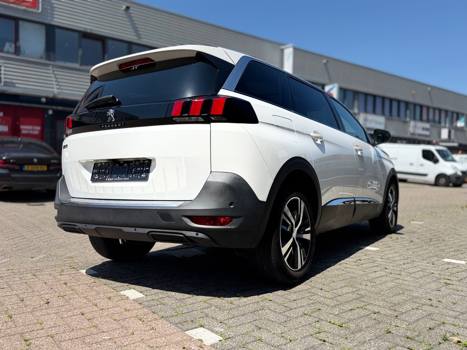 Peugeot 5008 1.2 PureTech Allure,7 persoonsAutomaat,Pano,Cru, Auto's, Peugeot, 15 km/l, Gebruikt, 1199 cc, Wit