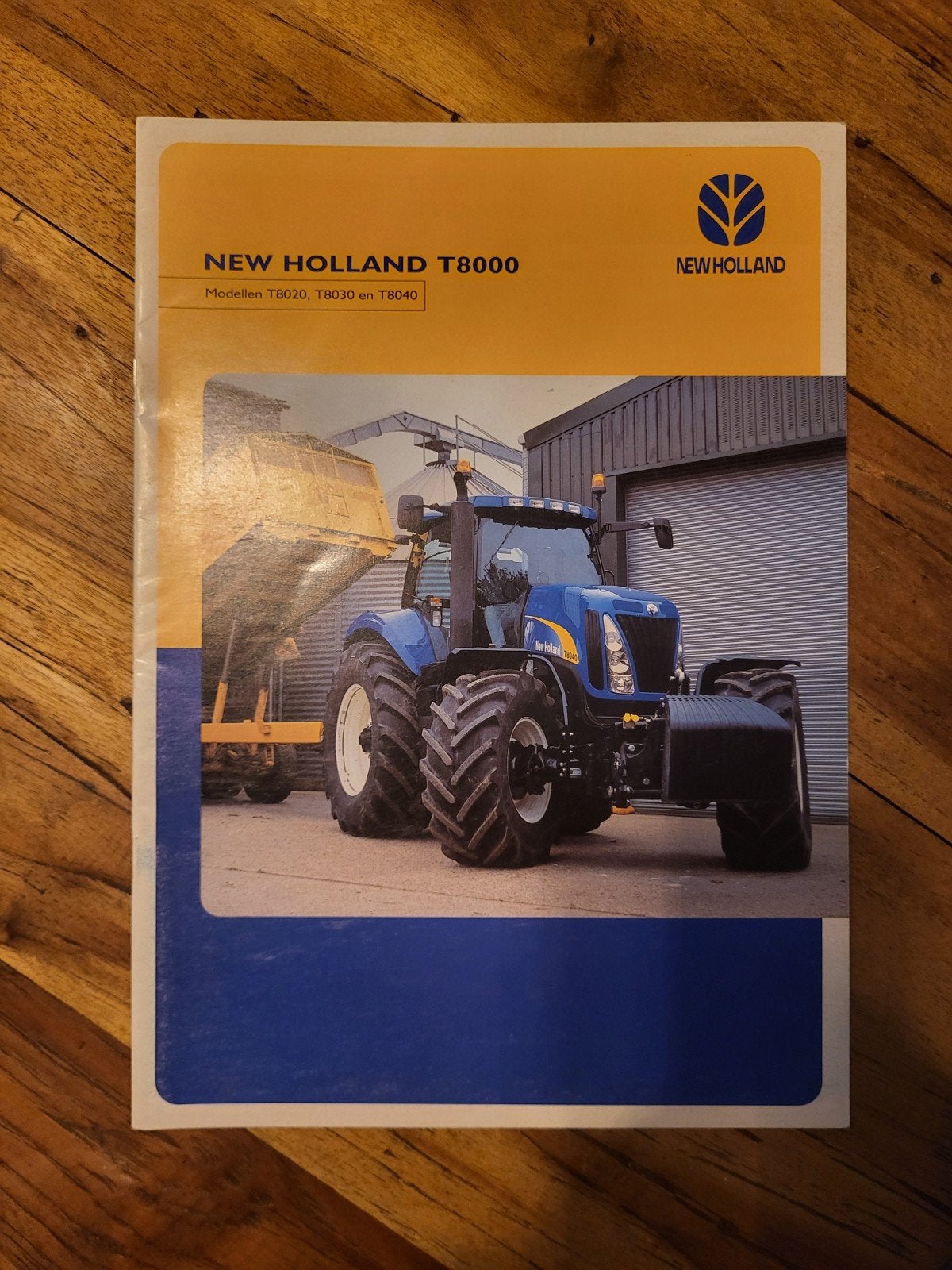 tractor folder New Holland T8000, Ophalen of Verzenden, Zo goed als nieuw