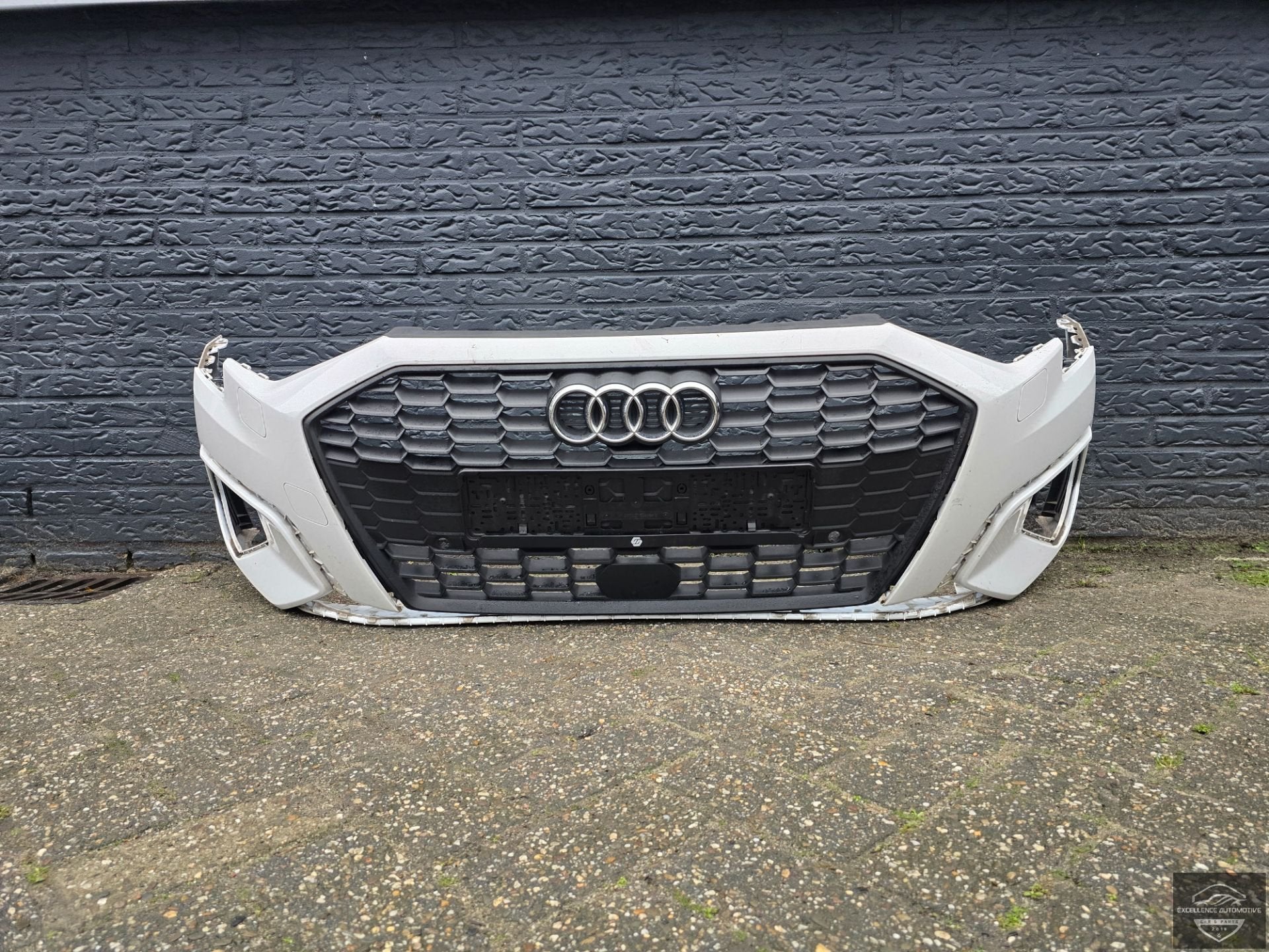 Audi A3 8Y 2020-2024 Voorbumper Bumper 6xPDC KLS Origineel!, Gebruikt, AUDI AG, Auto-Union-Strasse 1
85045  Ingolstadt, DE, Kundenbetreuung@audi.de