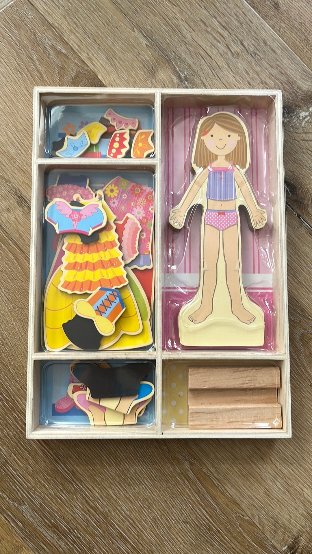 Magnetische aankleedpop, Ophalen of Verzenden, Zo goed als nieuw