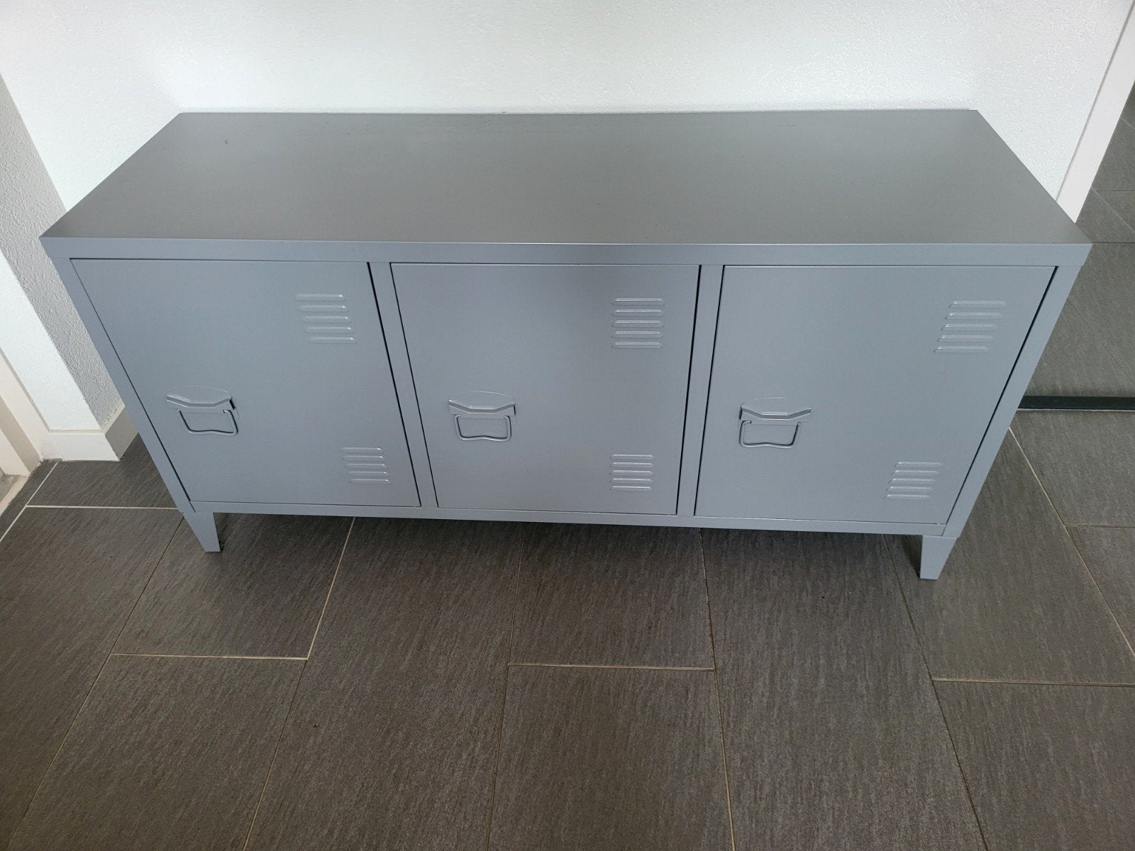 Kast met locker look, Ophalen, Zo goed als nieuw, Sportief/modern