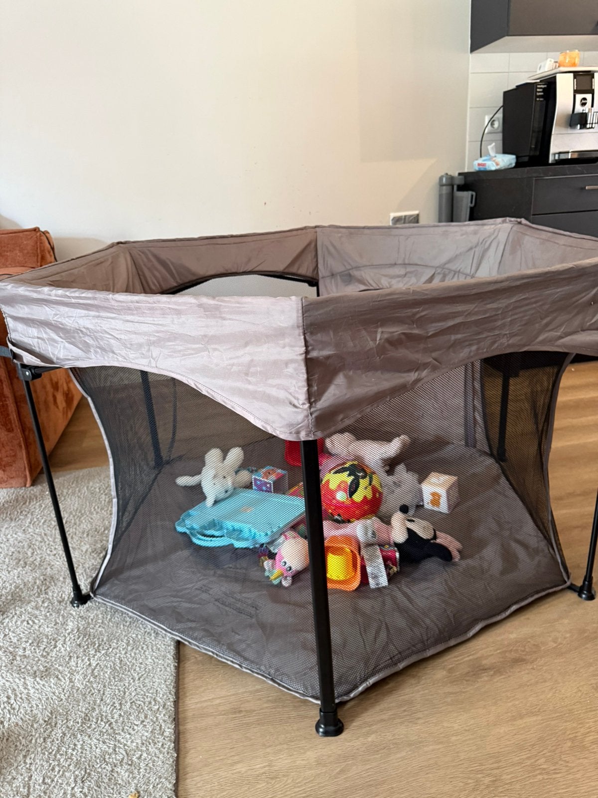 Novi baby grondbox, Ophalen of Verzenden, Zo goed als nieuw