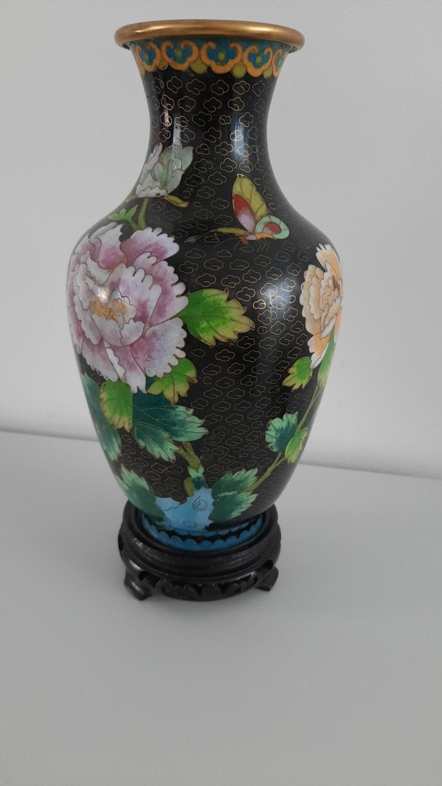 Prachtig Cloisonné Vaasje met Vlinder en Pioenrozen, Ophalen of Verzenden