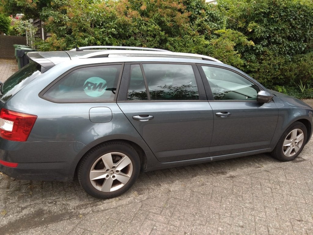 Skoda Octavia 1.6 TDI 81KW Combi 2014 Grijs, Auto's, Skoda, Voorwielaandrijving, 4 cilinders, Origineel Nederlands, Stationwagon