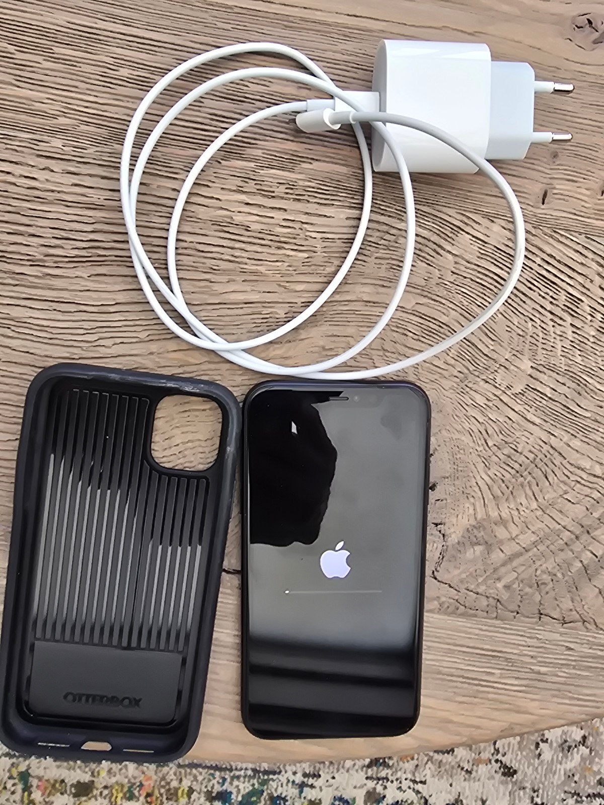 Apple iPhone 11 /mini dockingstation, Telecommunicatie, Zwart, Zo goed als nieuw, 64 GB, IPhone 11