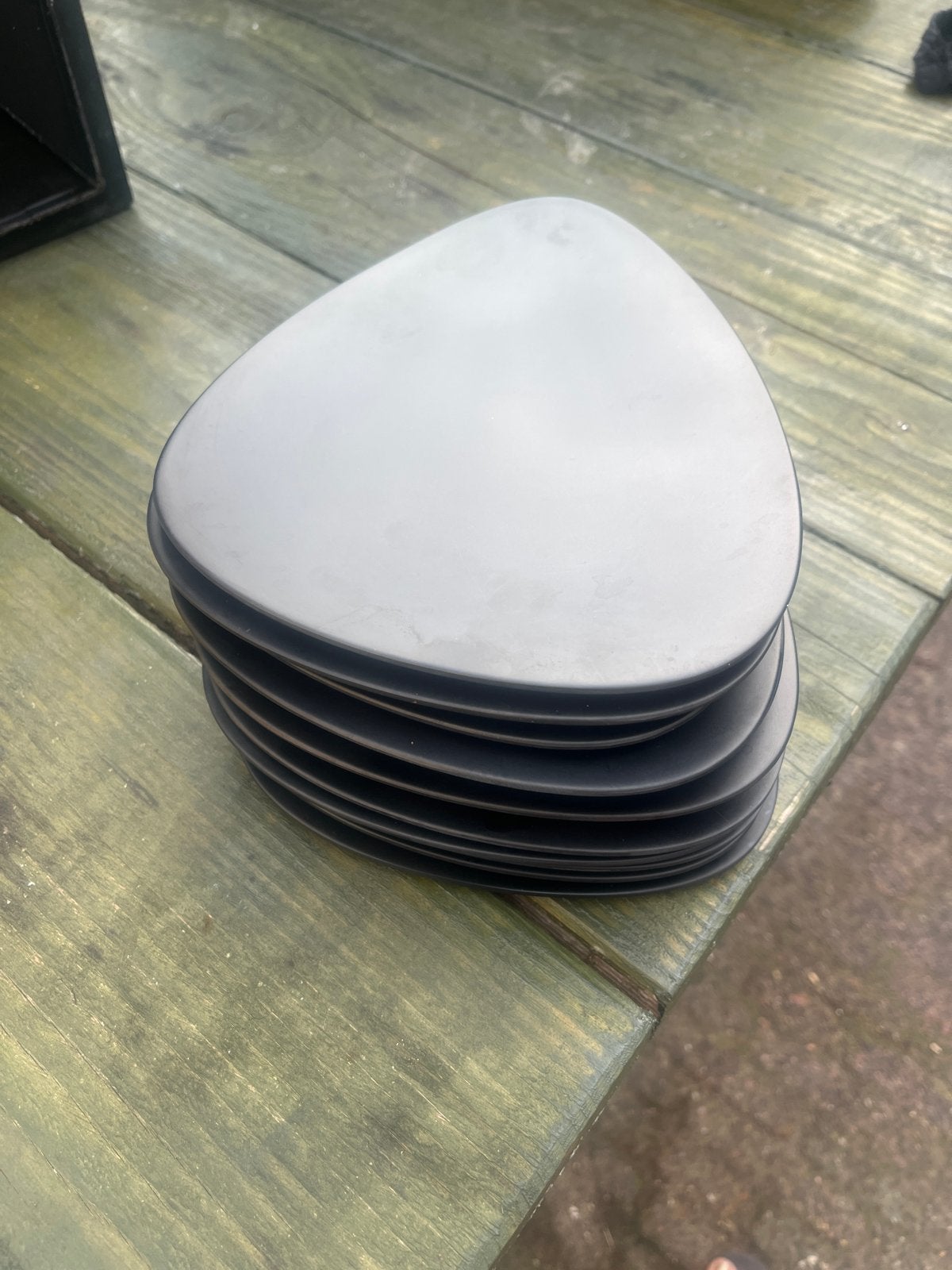 Set van 12 zwarte borden, alessi columbina, Ophalen of Verzenden, Gebruikt, Overige materialen, Bord(en)