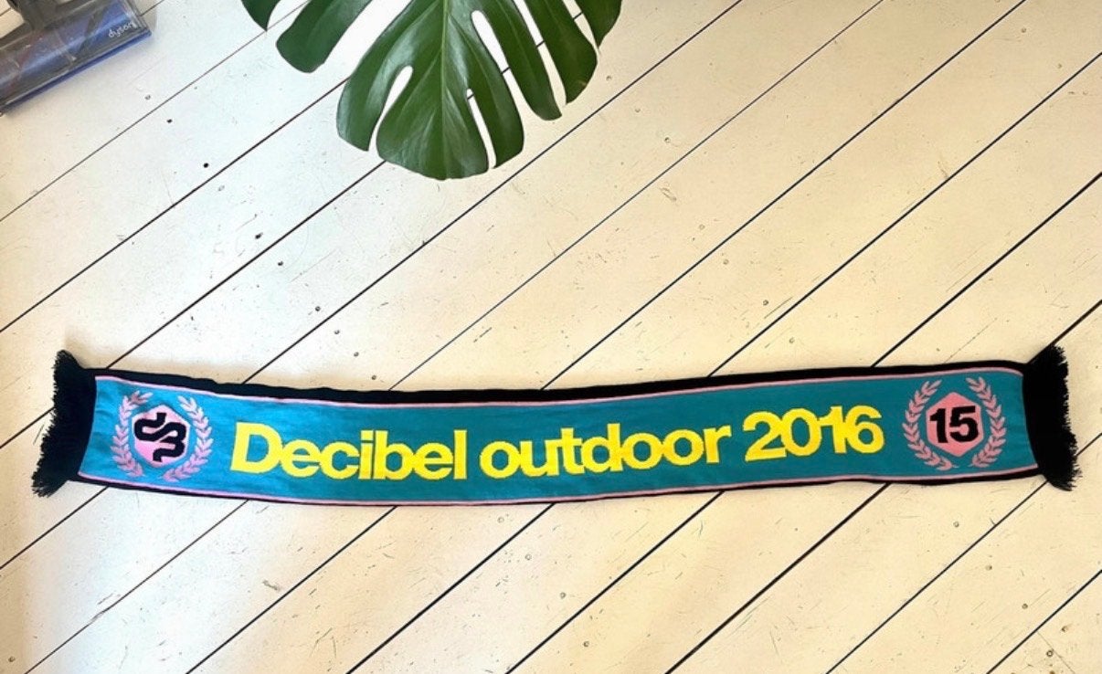 Decibel Outdoor 2016 sjaal - Very Important Party People, Ophalen of Verzenden, Zo goed als nieuw