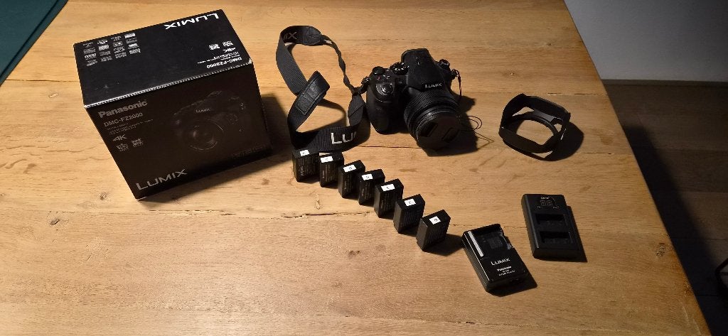 Panasonic Lumix DMC-FZ2000 compact camera + extra accu's, Gebruikt, Panasonic, Ophalen of Verzenden, 20 megapixels