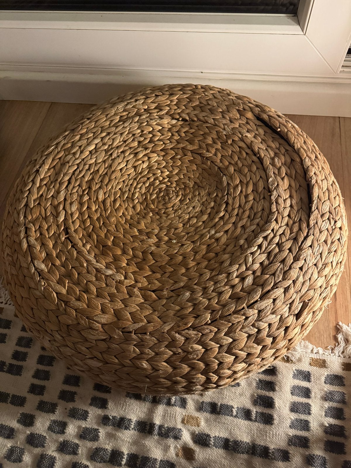 Alseda rotan poef van bananenvezels, Ophalen, Gebruikt, Rond, Riet of Rotan