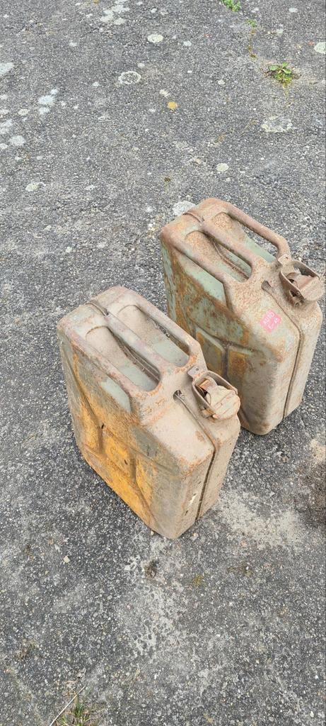 Jerrycan.  2 x ww2 .  2x jaren 60, Ophalen, Amerika, Boek of Tijdschrift