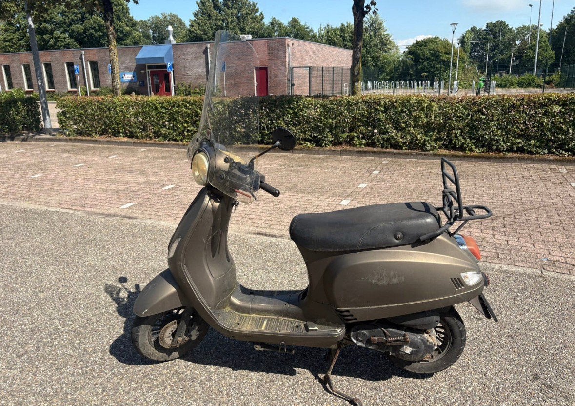 Znen uit 2013  rijdt slecht en is lelijk  GRATIS TE HALEN, Fietsen en Brommers, Ophalen, Zo goed als nieuw, Benzine, Overige merken