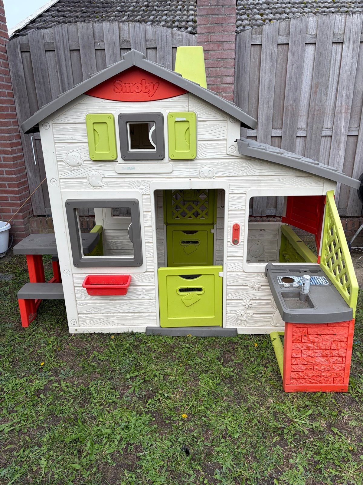 Smoby Speelhuisje met keuken en picknicktafel, Ophalen, Gebruikt, Kunststof
