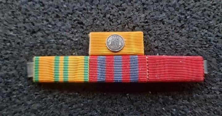 Baton set van 4 stuks
met baton, Ophalen of Verzenden, Landmacht, Nederland, Embleem of Badge