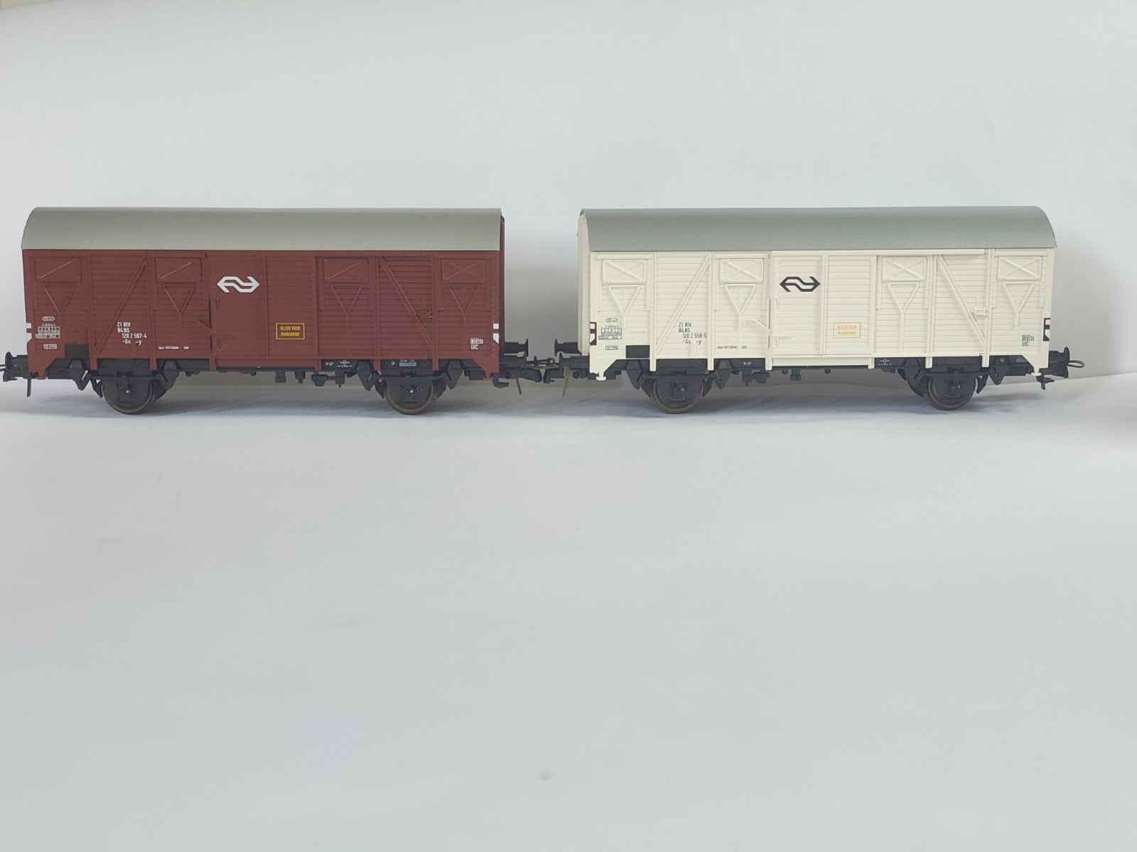 Roco 45967 twee NS gesloten goederenwagens zeer goede staat, Gelijkstroom, Wagon, Ophalen of Verzenden, Roco