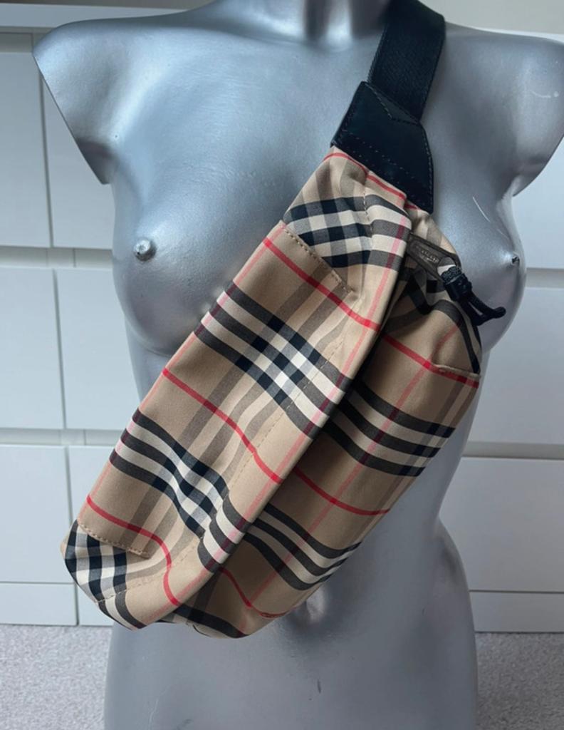 Burberry Heuptasje - Klassiek Ruitpatroon, Sieraden, Tassen en Uiterlijk, Ophalen of Verzenden, Zo goed als nieuw, Beige, Overige typen
