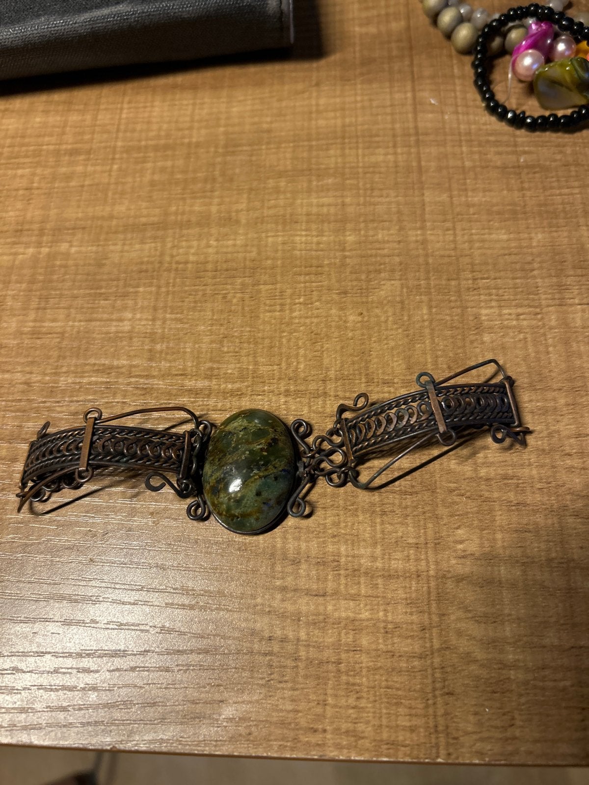 Vintage armband met groene steen, Overige materialen, Gebruikt, Ophalen of Verzenden, Met edelsteen