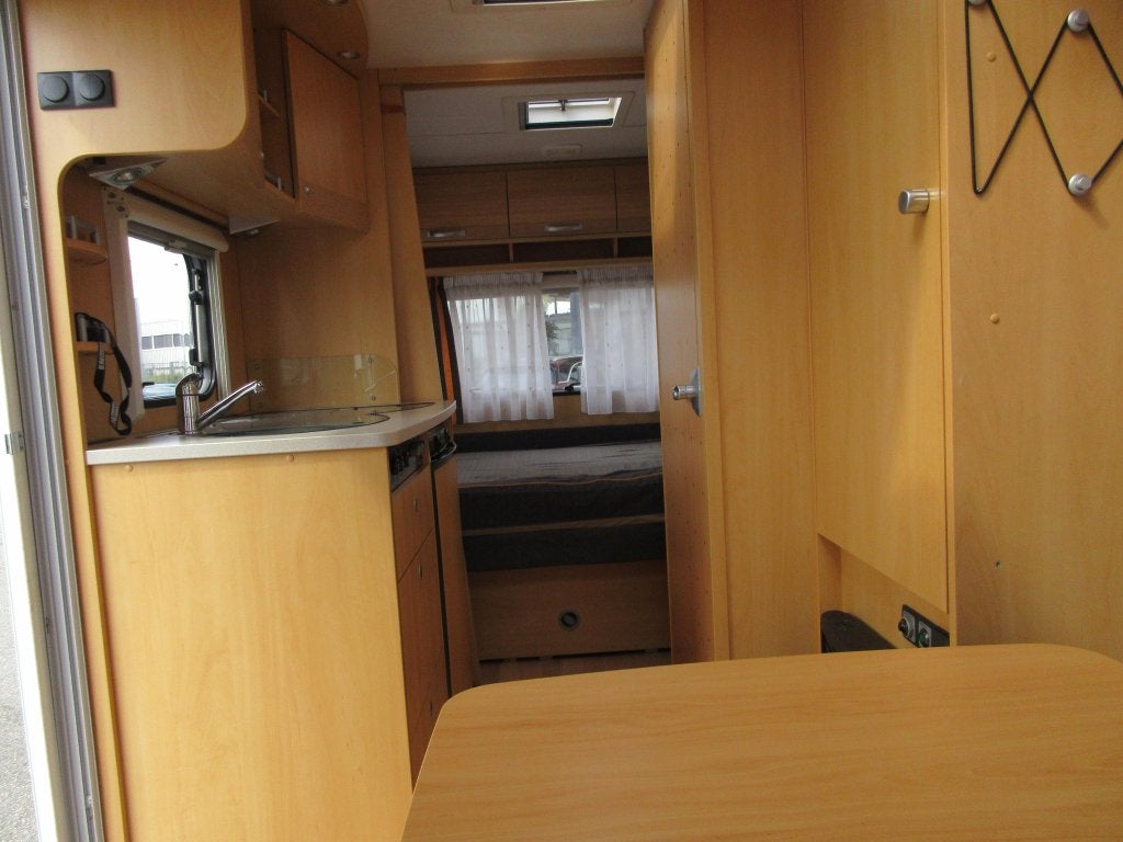Dethleffs Camper 430 DB MET MOVER EN VASTE LUIFEL, Rondzit, 750 - 1000 kg, Dethleffs, Tot en met 4