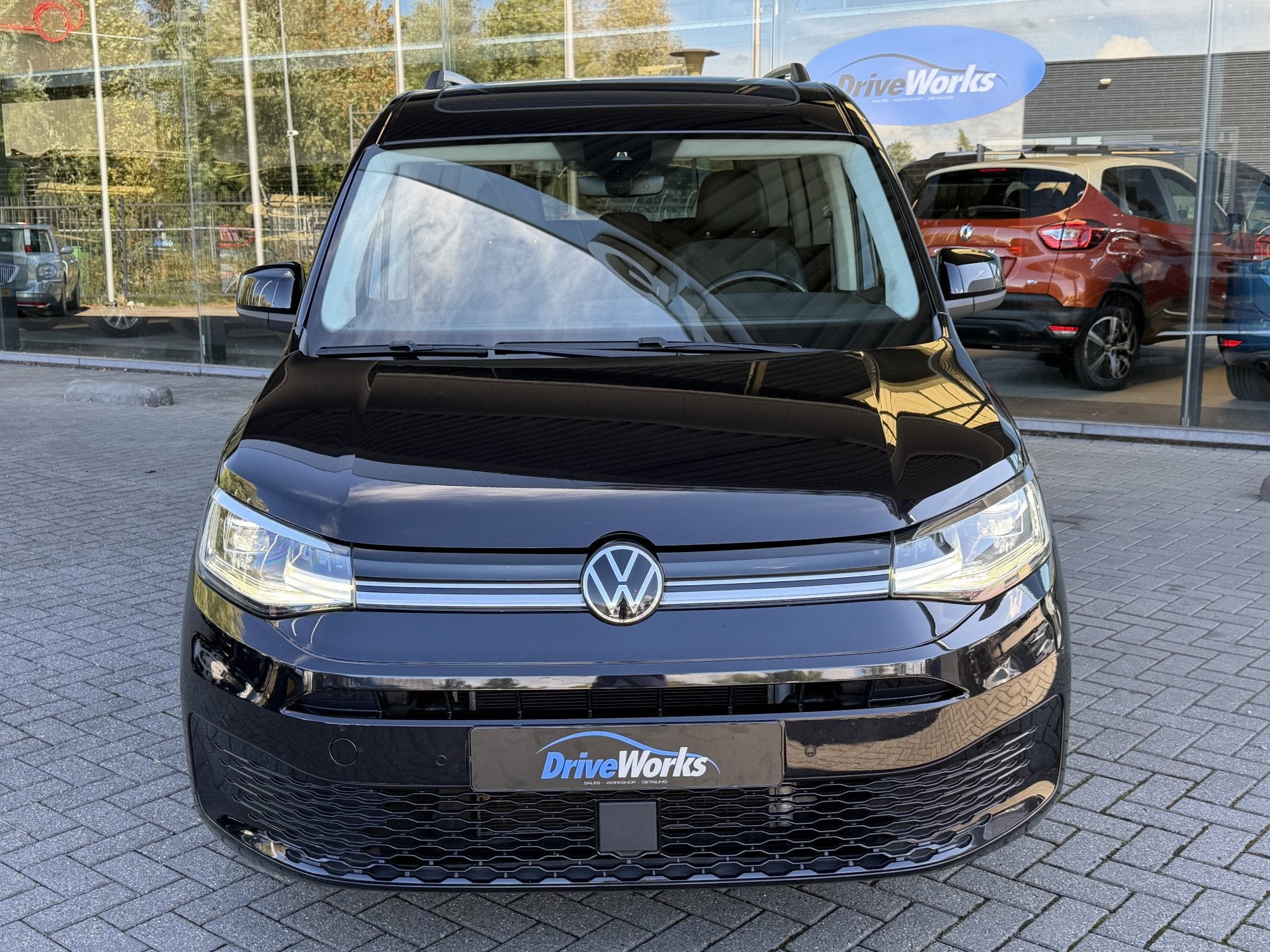 Volkswagen Caddy Maxi 1.5 TSI 7p | Highline | Pano | AGR sea, Auto's, 4 cilinders, Met garantie (alle), Zwart, Origineel Nederlands