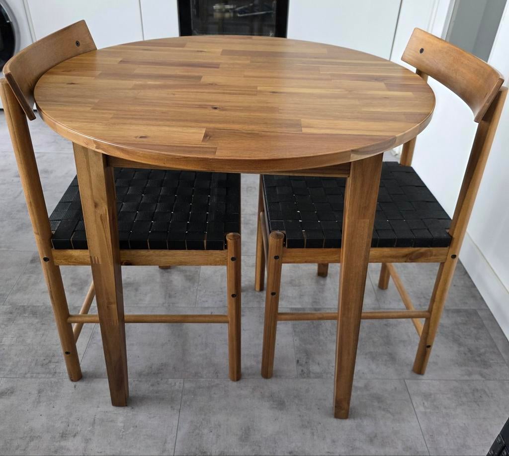 Eettafel (acacia massief hout) + 2 stoelen (Ikea Nackanas), Ophalen, Zo goed als nieuw, Minder dan 4 stoelen